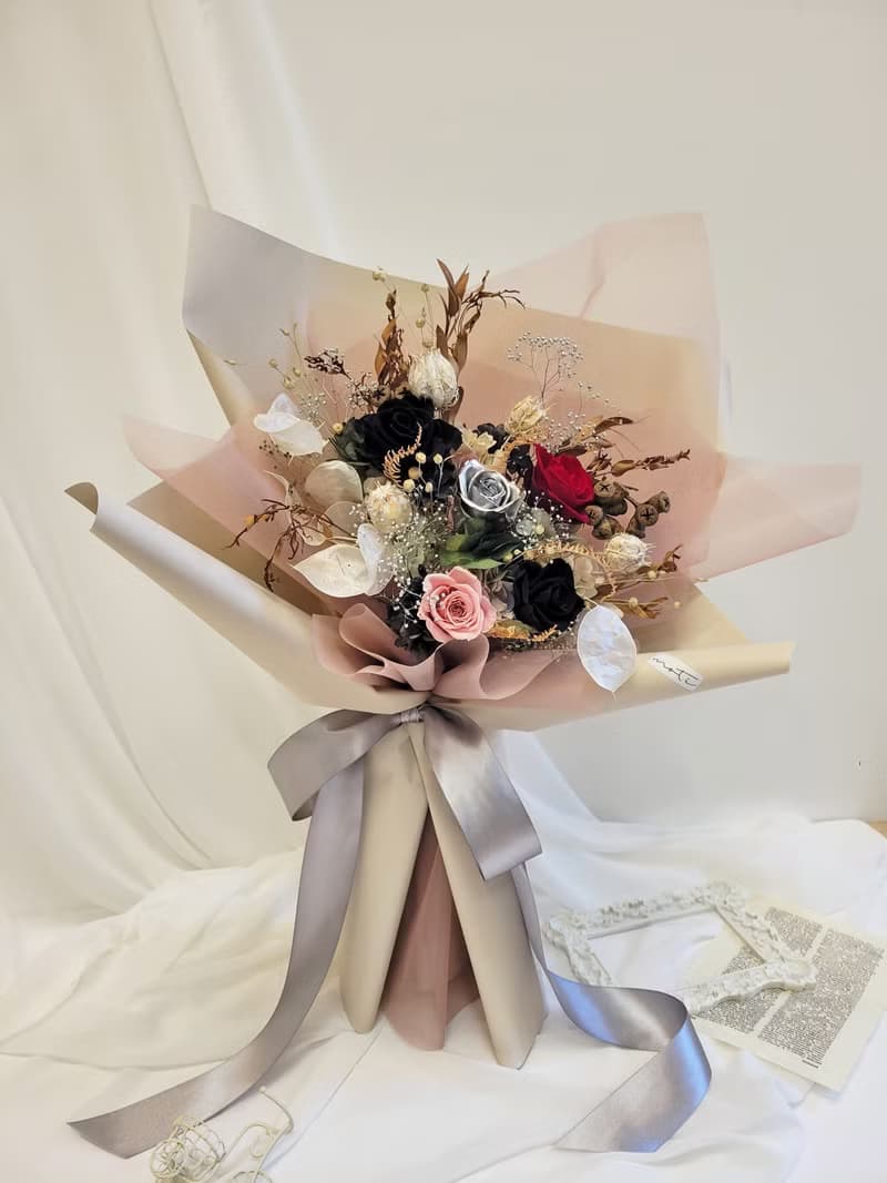 典雅奶茶粉玫瑰花束 不凋花 永生花 乾燥花 情人節花束 求婚花束