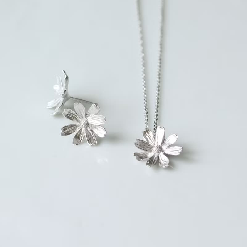 Cosmos necklace