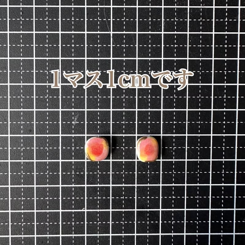 【再販】暖かい 絵付 陶器 金継ぎ ライン ピアス イヤリング ノンホールピアス スクエア 小ぶり 小さい 暖色 ゴールド 金  イエロー 黄色 ピンク レッド