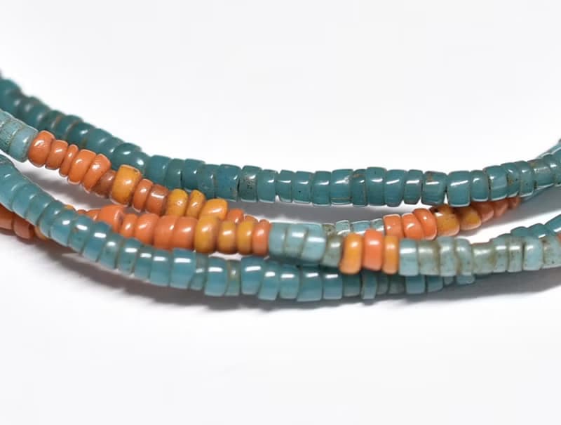 シャン族ヴィンテージカーネリアンと古代瑪瑙、ピーコックブルーとオレンジシードビーズ、アンティークブルービーズ、oldオリッサブラスの華奢な2連ネックレス