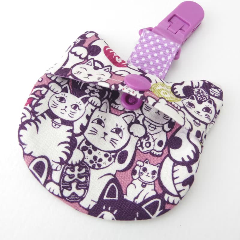 滿滿招財貓。貓咪造型 圓形平安符袋 奶嘴袋 票卡袋  (可繡名字)