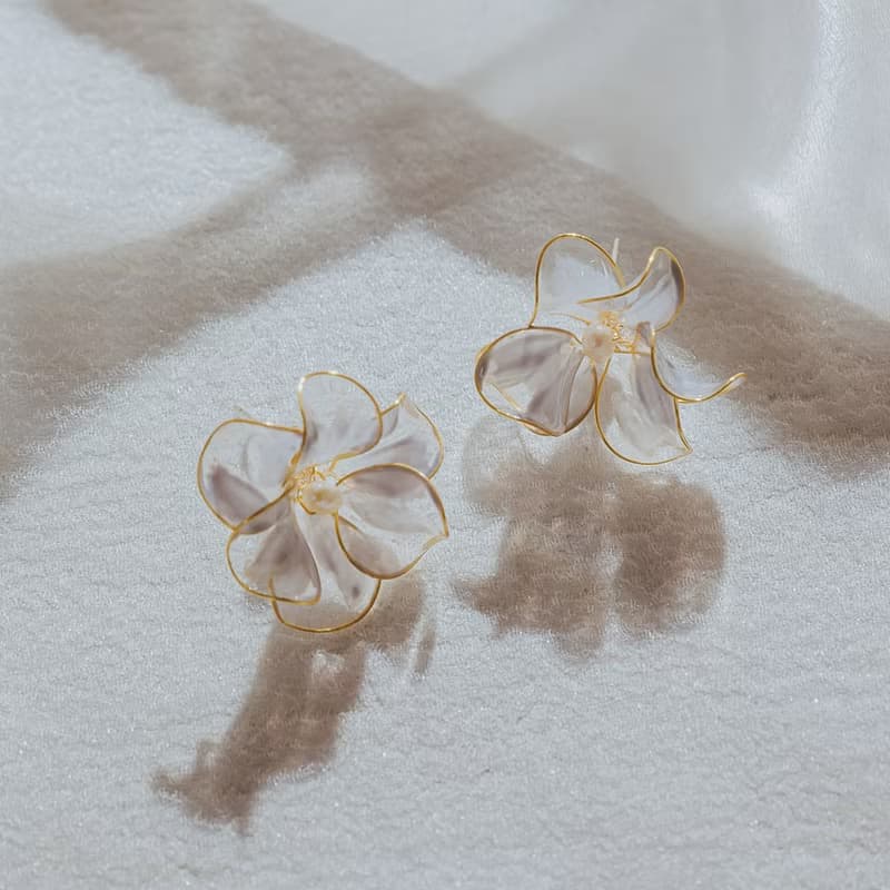 【海棠-寶寶藍】貼耳式耳環 | 水晶花飾品