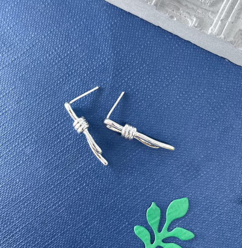 ::打一個結:: 純銀 耳環 針式耳環
