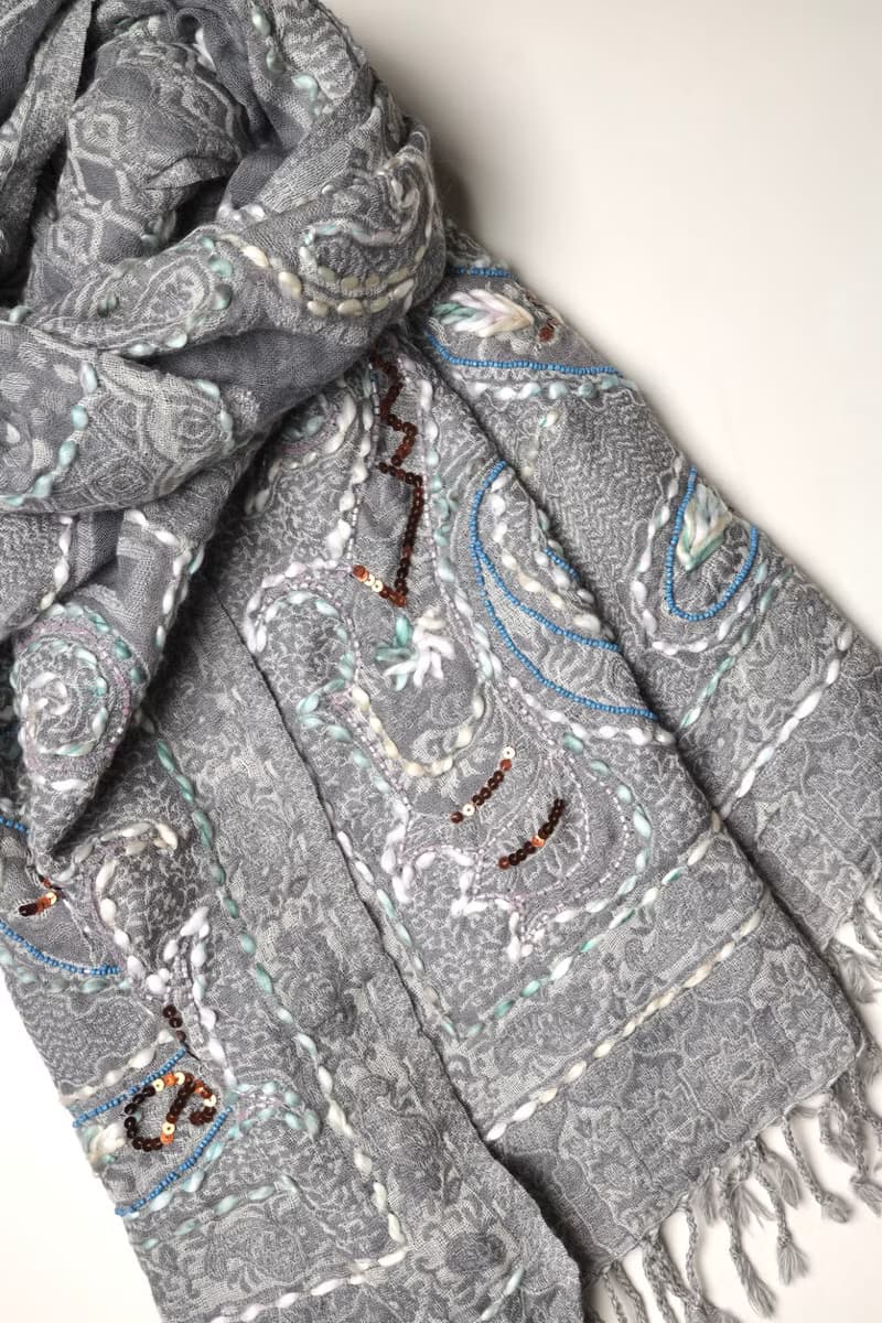 【精品禮盒】釘珠喀什米爾水煮羊毛刺繡圍巾披肩拼透紗藍珠灰紗
