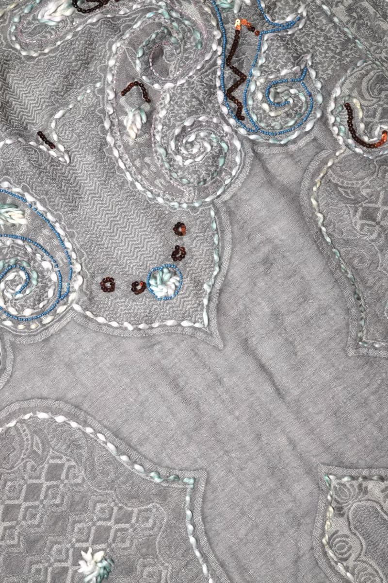【精品禮盒】釘珠喀什米爾水煮羊毛刺繡圍巾披肩拼透紗藍珠灰紗