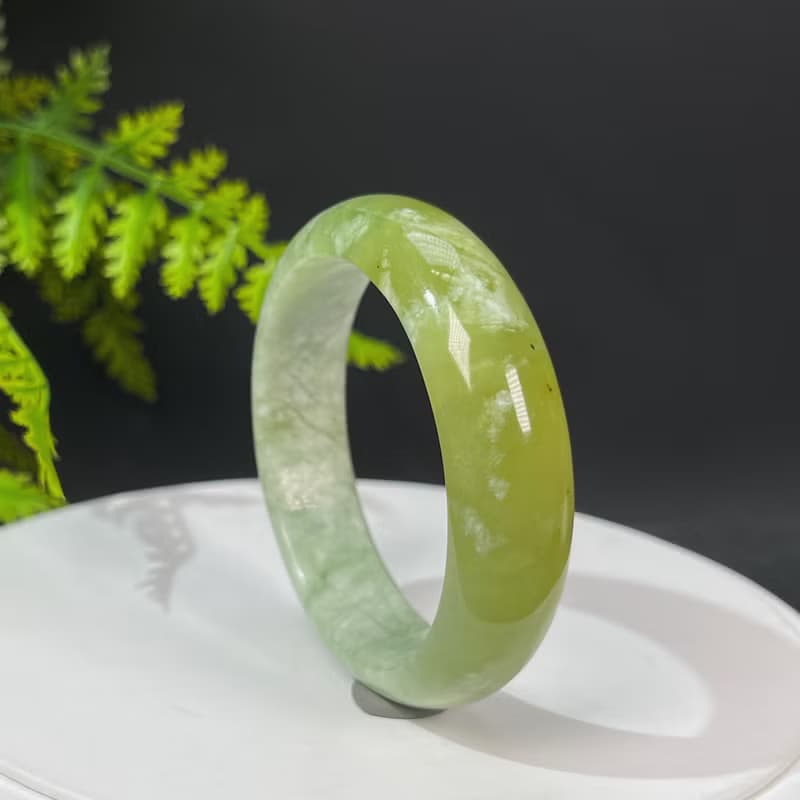 蛇紋玉手鐲53MM 青提奶蓋淡黃偏白岫玉手環 堅實溫潤 細膩圓融