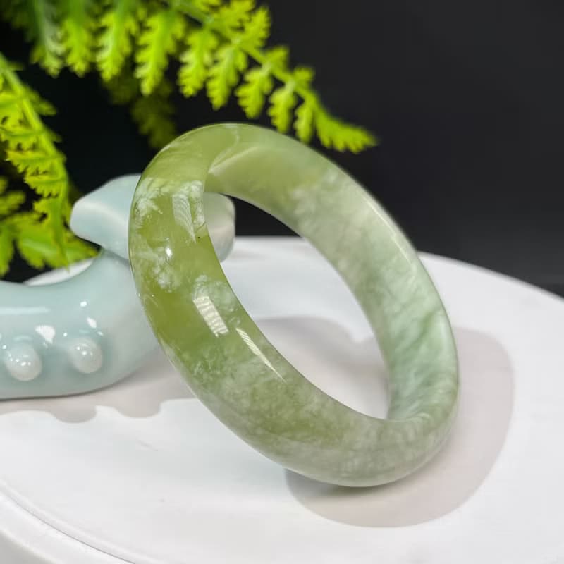 蛇紋玉手鐲53MM 青提奶蓋淡黃偏白岫玉手環 堅實溫潤 細膩圓融