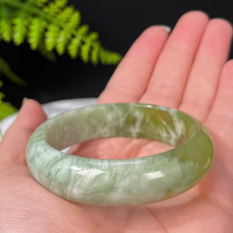 蛇紋玉手鐲53MM 青提奶蓋淡黃偏白岫玉手環 堅實溫潤 細膩圓融