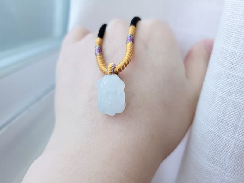 【親翠】天然翡翠 冰嬌爆水感毛流都雕出的安哥拉兔項鍊 | 生肖兔