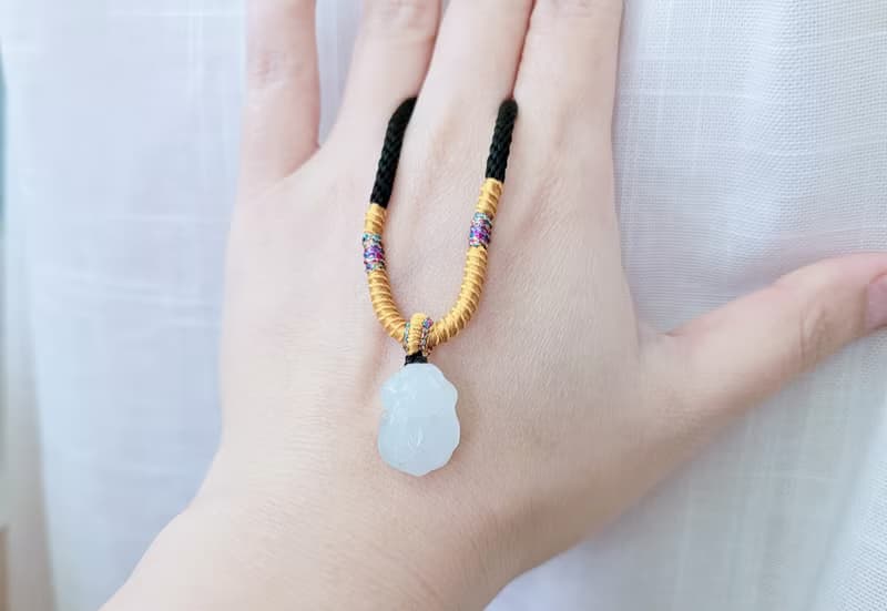 【親翠】天然翡翠 冰嬌爆水感毛流都雕出的安哥拉兔項鍊 | 生肖兔