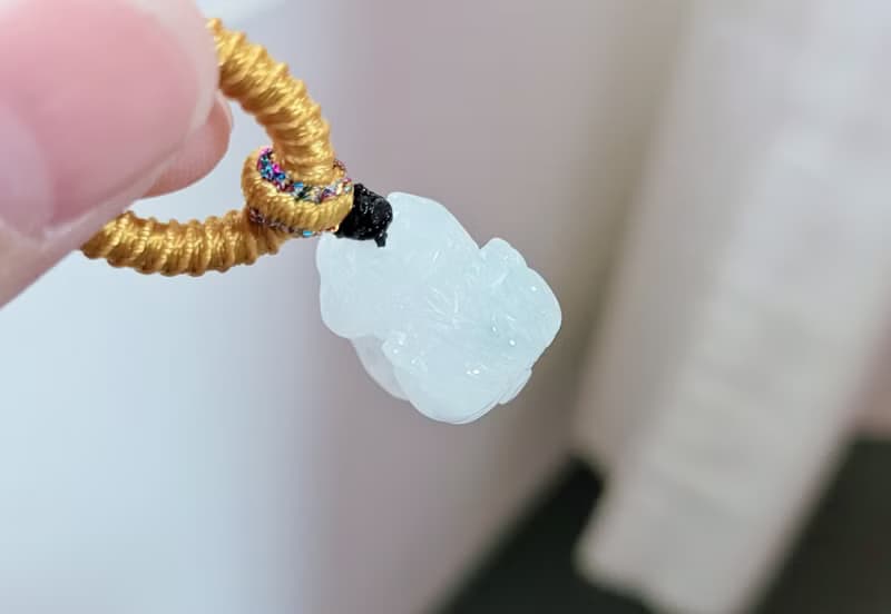 【親翠】天然翡翠 冰嬌爆水感毛流都雕出的安哥拉兔項鍊 | 生肖兔