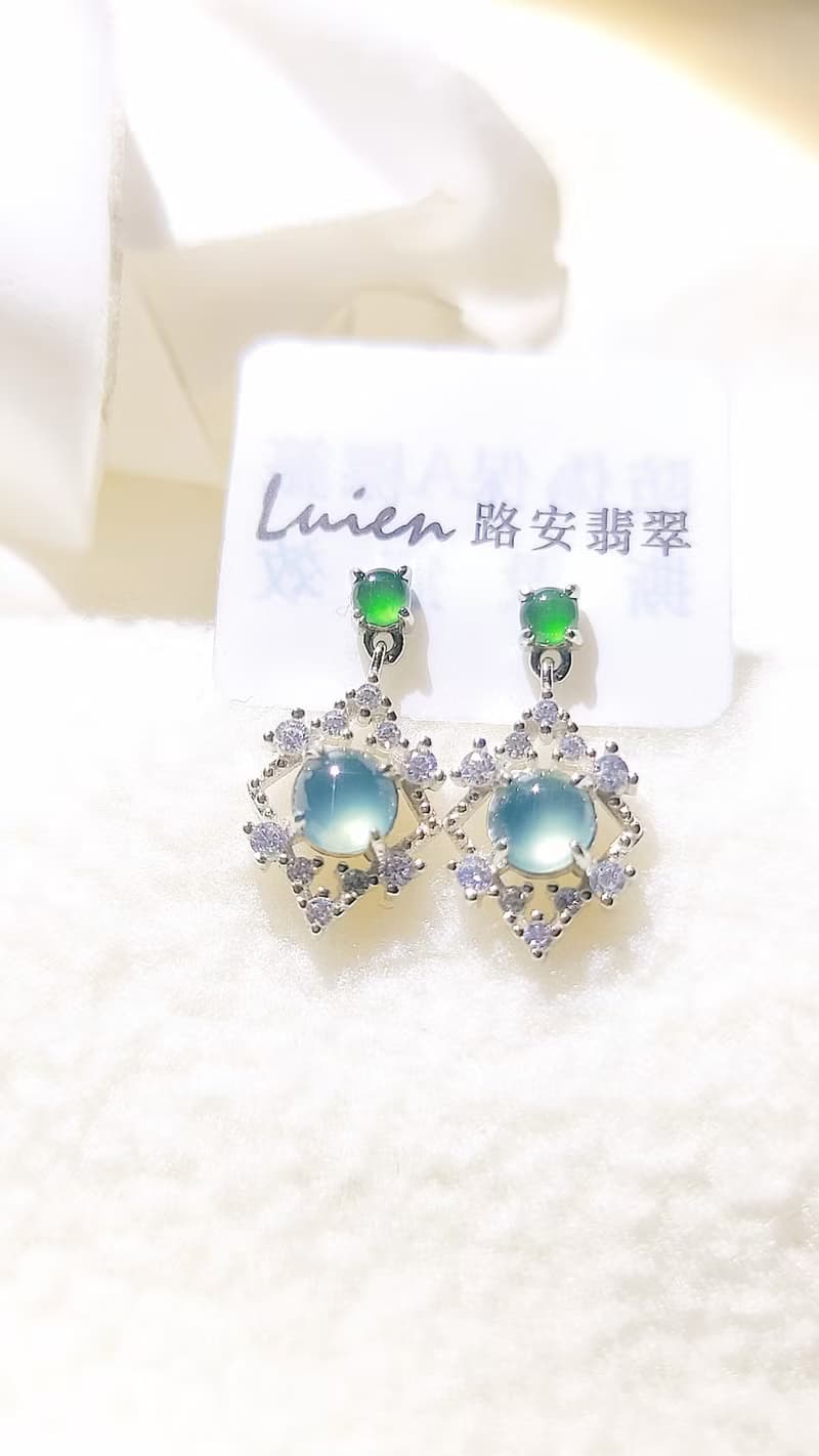 |財富女神耳環|A貨翡翠冰玻晴藍起杠蛋面4.7mm時尚精緻耳環