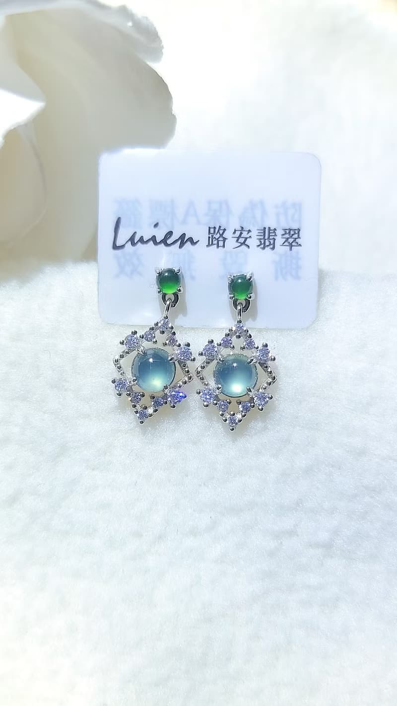 |財富女神耳環|A貨翡翠冰玻晴藍起杠蛋面4.7mm時尚精緻耳環