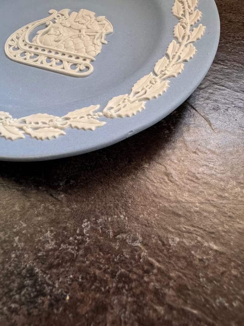 金銀寶貝  英國製經典瓷器 WEDGWOOD 1996藍白聖誕節盤子