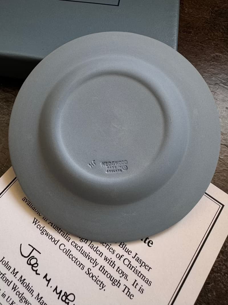 金銀寶貝  英國製經典瓷器 WEDGWOOD 1996藍白聖誕節盤子