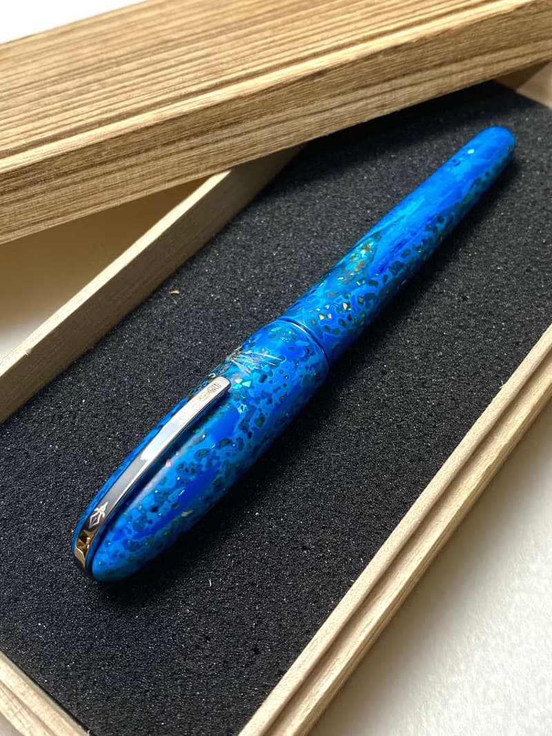 3952老山羊-天然漆彩繪筆 葛瑪蘭 星空下黑豹 彈性鋼尖鋼筆
