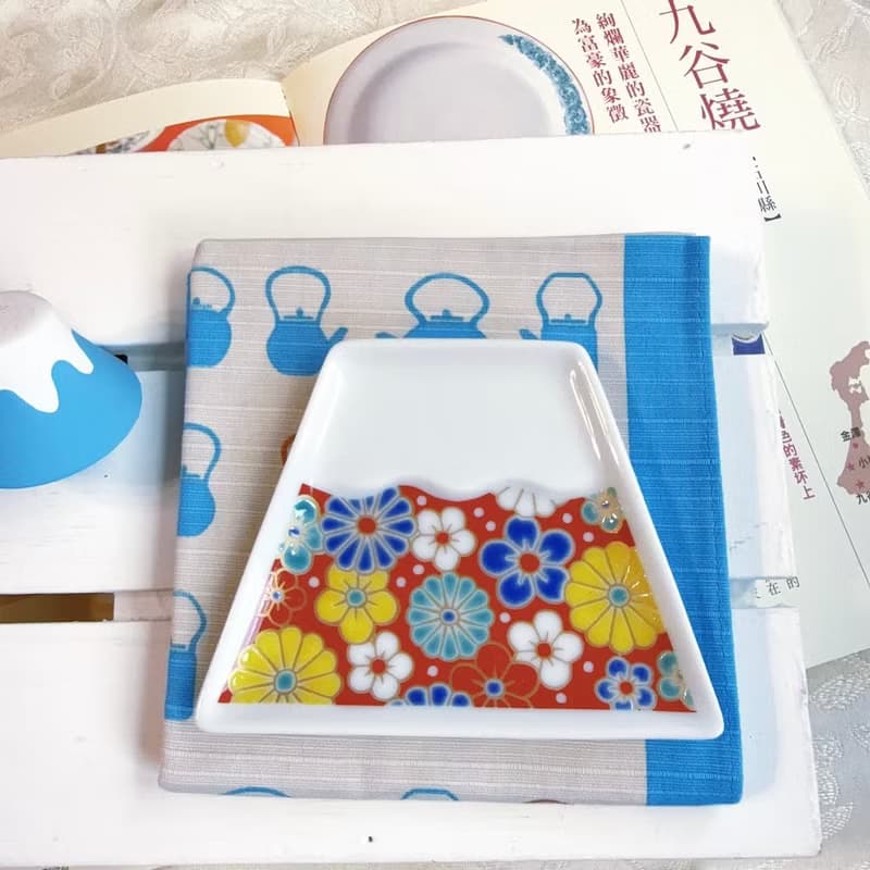 【九谷燒】青郊窯富士山造型盤-梅菊