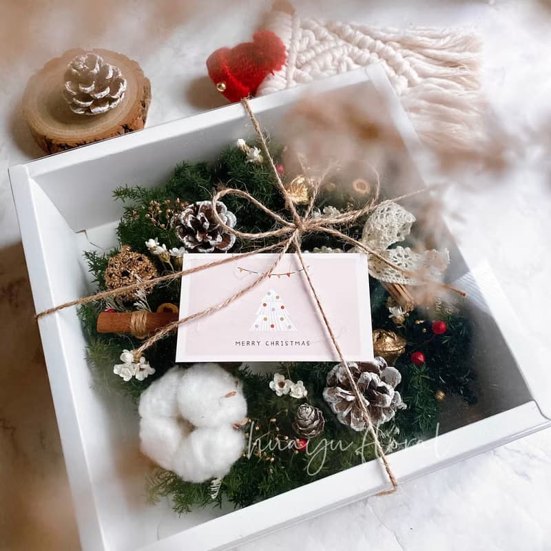 日本永生雪松 25cm聖誕花圈 歡慶經典款 交換禮物 聖誕樹 禮盒