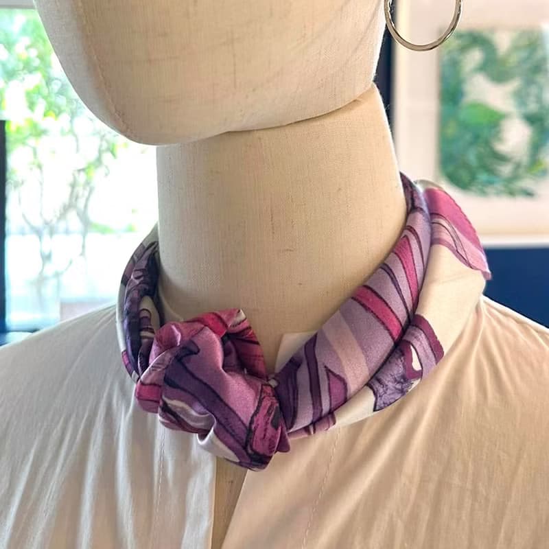 50cm角_silkscarf_ Feel the wind 柄のシルクスカーフ　ChristalART