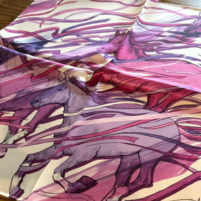 50cm角_silkscarf_ Feel the wind 柄のシルクスカーフ　ChristalART