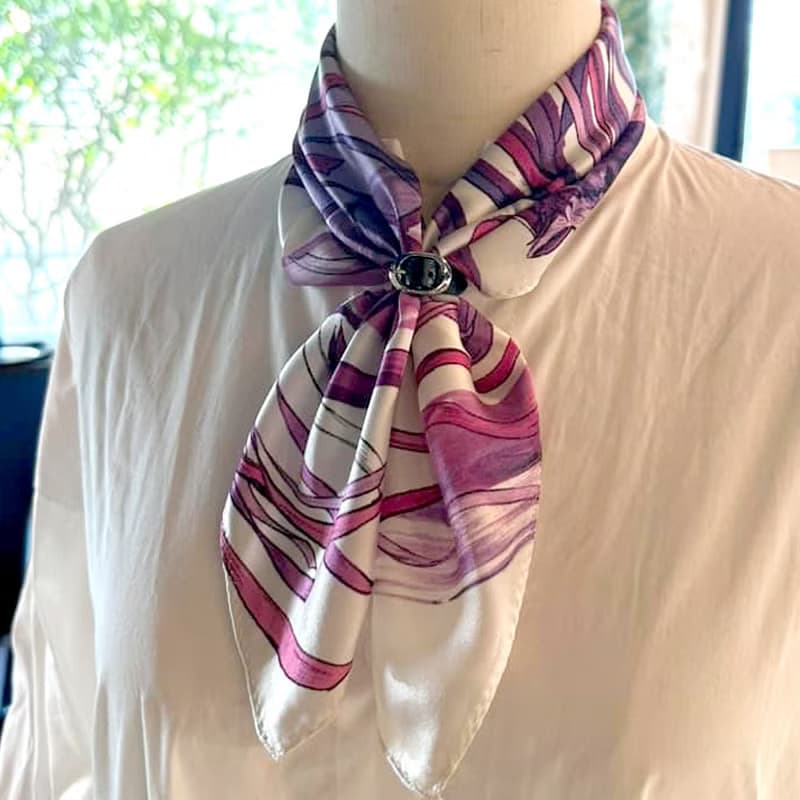 50cm角_silkscarf_ Feel the wind 柄のシルクスカーフ　ChristalART