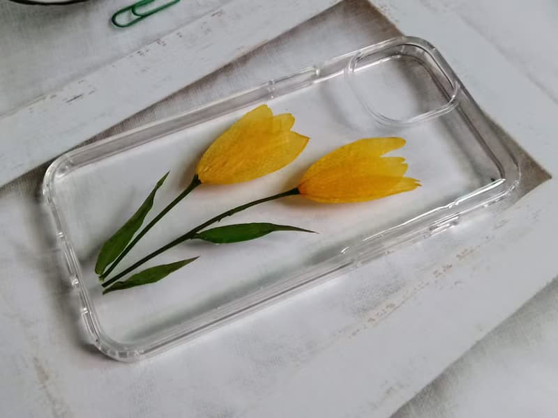 手作押花手機保護殼| iPhone 13 | 陽光下的花