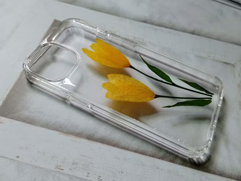 手作押花手機保護殼| iPhone 13 | 陽光下的花