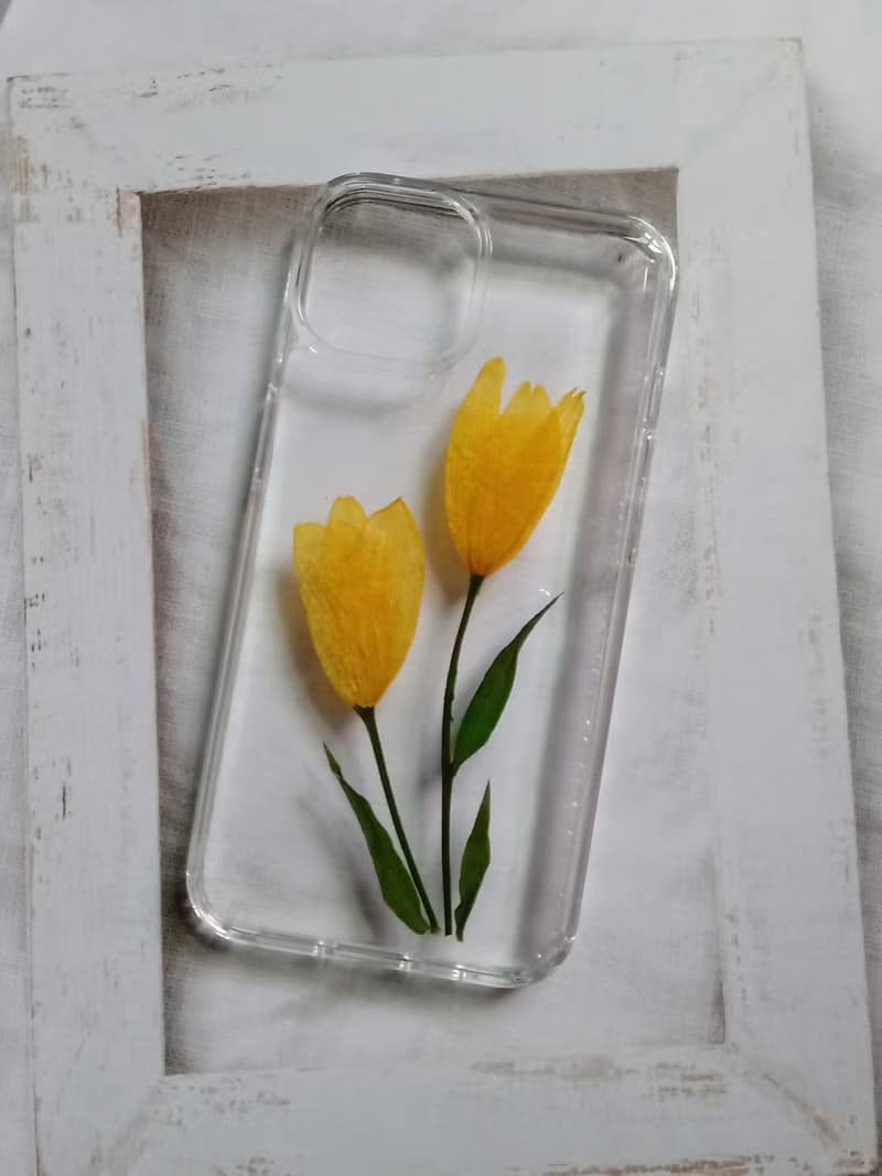 手作押花手機保護殼| iPhone 13 | 陽光下的花