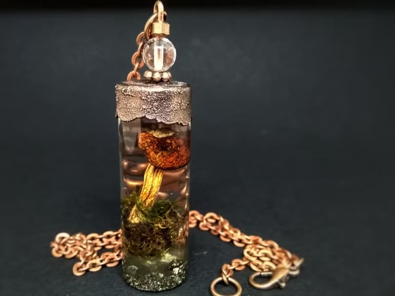 Mushroom necklace 蘑菇項鍊