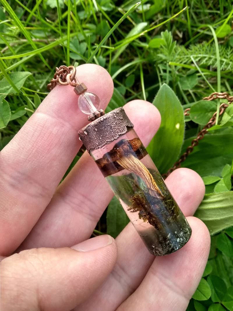 Mushroom necklace 蘑菇項鍊