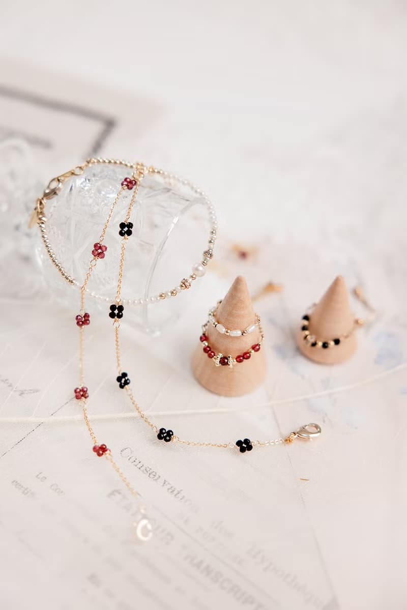 愛情 x 石榴石 誕生石 黃銅鍍18K【初見花語】手鍊