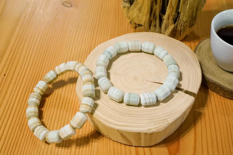 阿拉善瑪瑙彩玉 多巴胺薄荷綠千層桶珠 || 辟邪平安 天然水晶手鍊