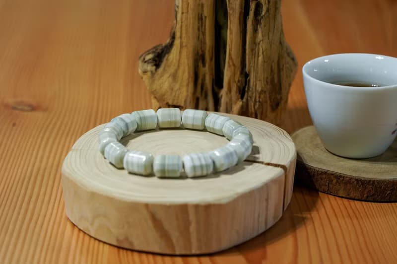 阿拉善瑪瑙彩玉 多巴胺薄荷綠千層桶珠 || 辟邪平安 天然水晶手鍊