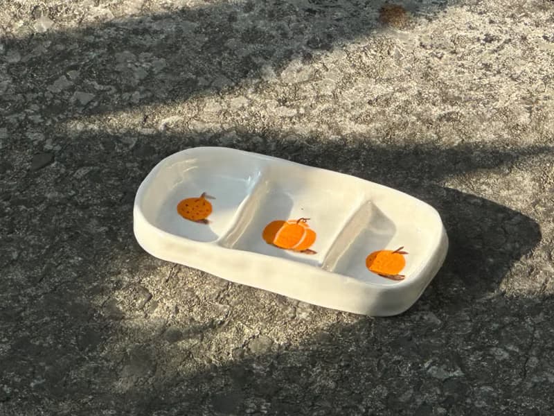 秋日橘色小醬碟