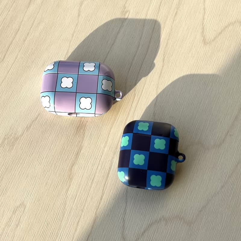 clover check hard AirPods Case (purple)