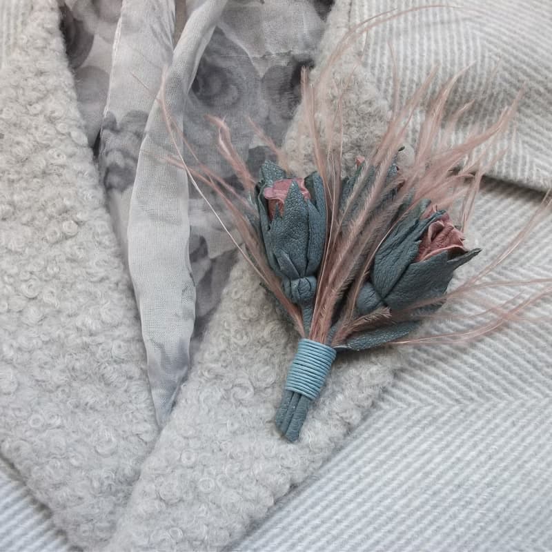 Leather brooch with a bouquet of roses and ostrich feathers