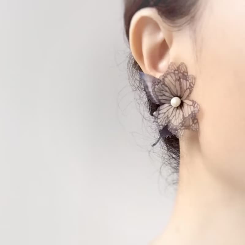 不對稱蝴蝶耳環一對&珍珠925銀耳針 pierced or clip-on earring