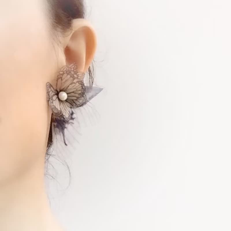 不對稱蝴蝶耳環一對&珍珠925銀耳針 pierced or clip-on earring