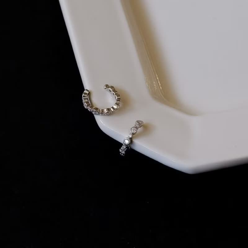 │簡約│法式 • 包邊鋯石 • 抗過敏 • 925silver• 純銀耳骨夾