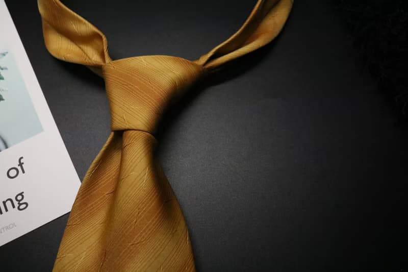 黃色真絲細條交錯領帶/商務正裝簡約款式