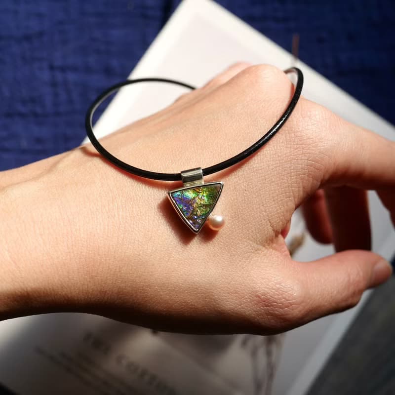 加拿大彩班石Ammolite-925純銀包鑲項鍊-藍紫綠色三角墜