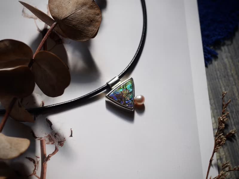 加拿大彩班石Ammolite-925純銀包鑲項鍊-藍紫綠色三角墜