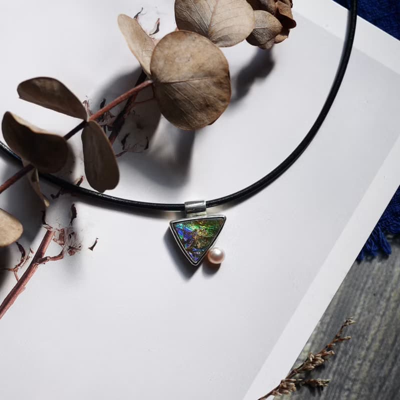加拿大彩班石Ammolite-925純銀包鑲項鍊-藍紫綠色三角墜