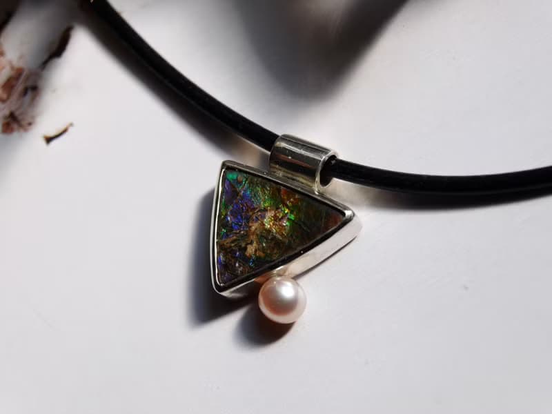 加拿大彩班石Ammolite-925純銀包鑲項鍊-藍紫綠色三角墜