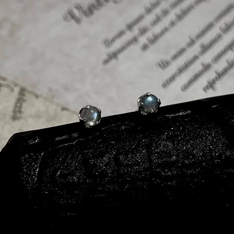 ll 4mm拉長石純銀耳環 ll 925純銀貼耳耳針 ER-00036