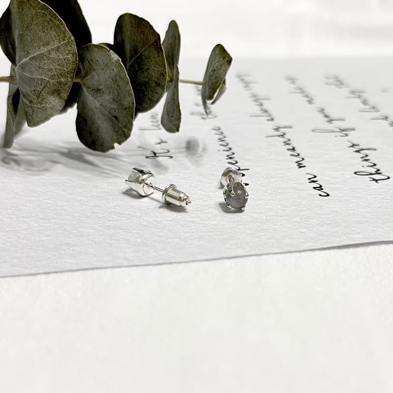 ll 4mm拉長石純銀耳環 ll 925純銀貼耳耳針 ER-00036