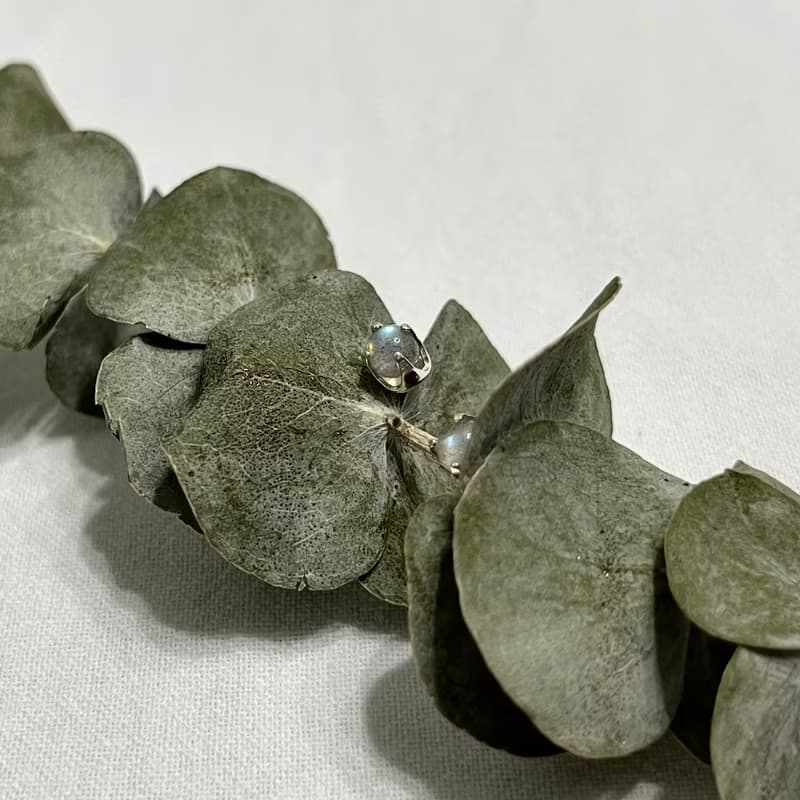 ll 4mm拉長石純銀耳環 ll 925純銀貼耳耳針 ER-00036