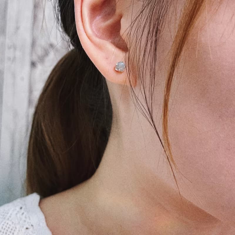 ll 4mm拉長石純銀耳環 ll 925純銀貼耳耳針 ER-00036