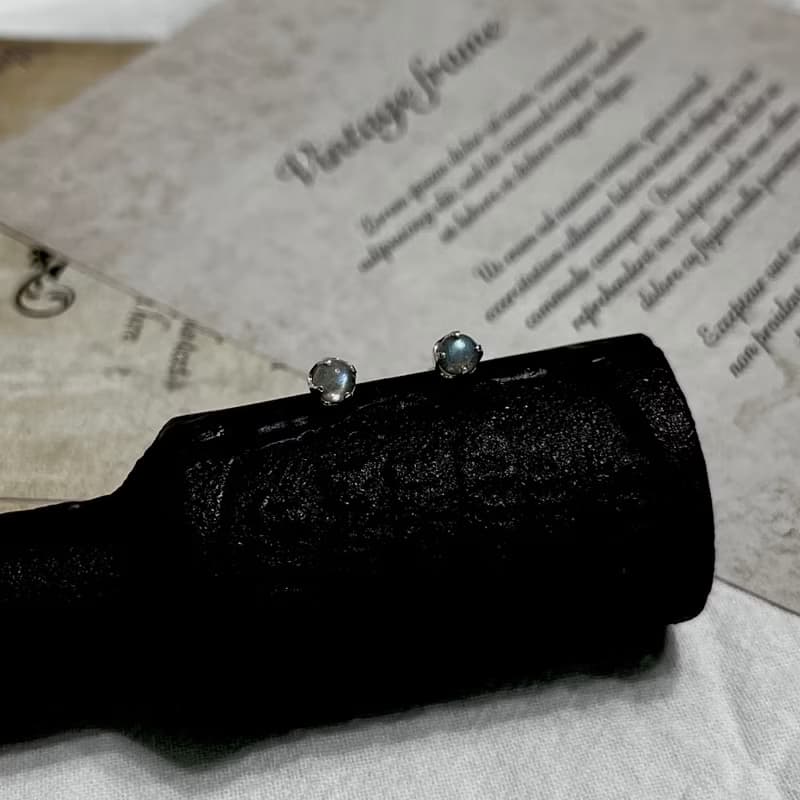 ll 4mm拉長石純銀耳環 ll 925純銀貼耳耳針 ER-00036