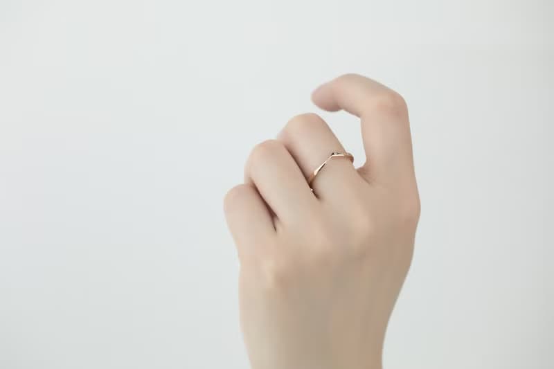 【PurpleMayJewellery】18K金簡約V型排列線戒戒指 婚戒訂製R010